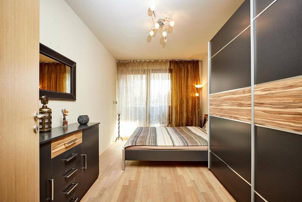 Luxury Apartment In Prague And Free Parking Exterior photo