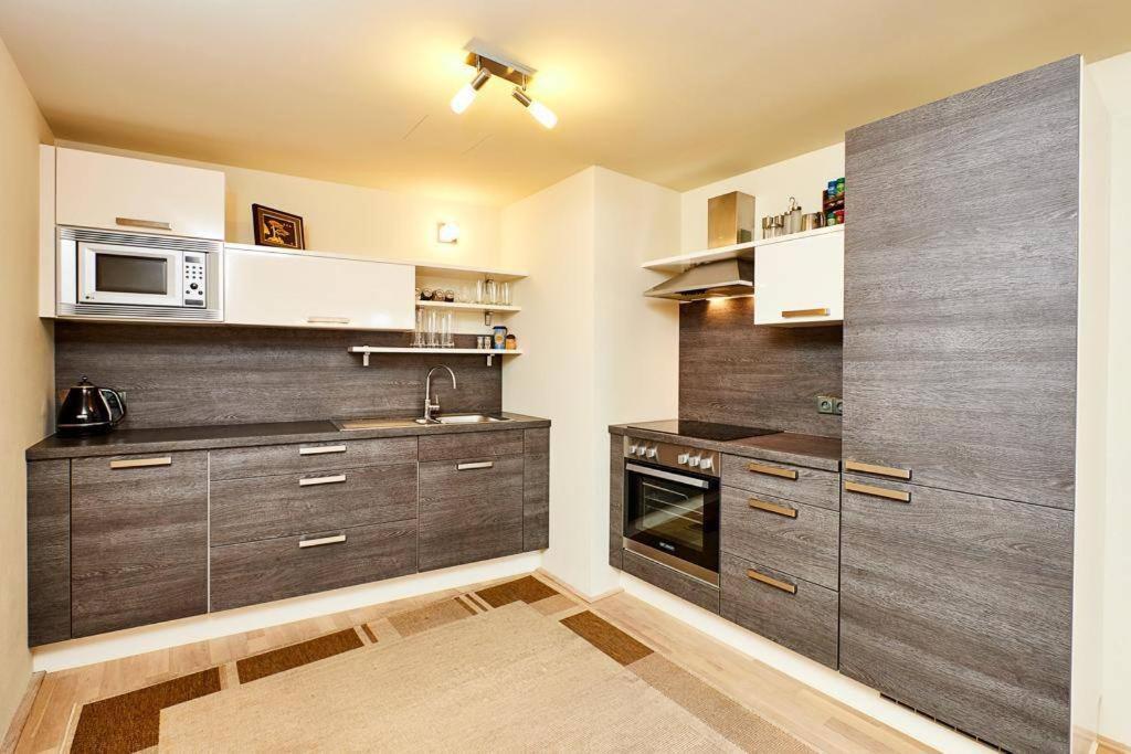 Luxury Apartment In Prague And Free Parking Exterior photo