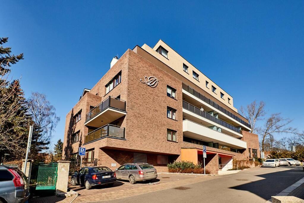 Luxury Apartment In Prague And Free Parking Exterior photo