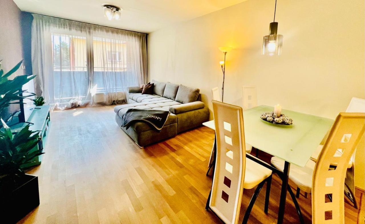 Luxury Apartment In Prague And Free Parking Exterior photo