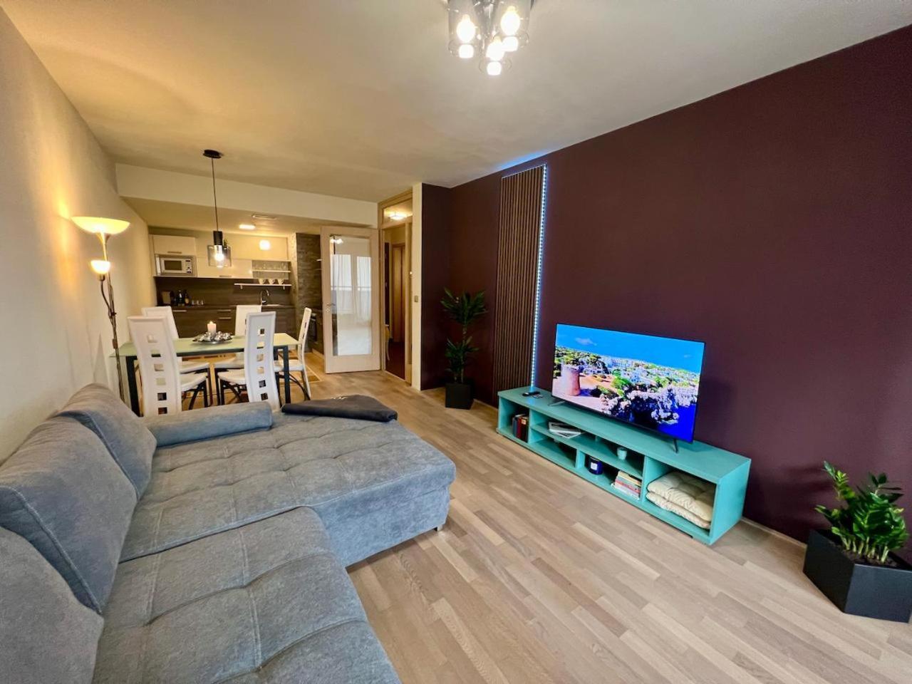 Luxury Apartment In Prague And Free Parking Exterior photo
