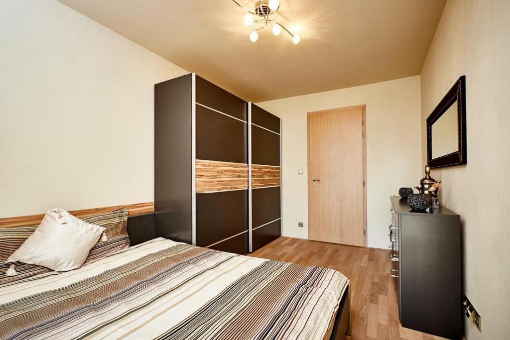 Luxury Apartment In Prague And Free Parking Exterior photo
